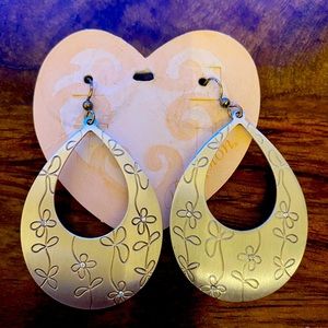 BRIGHTON ‘Diva Daisy’ silver drop earrings, NWT